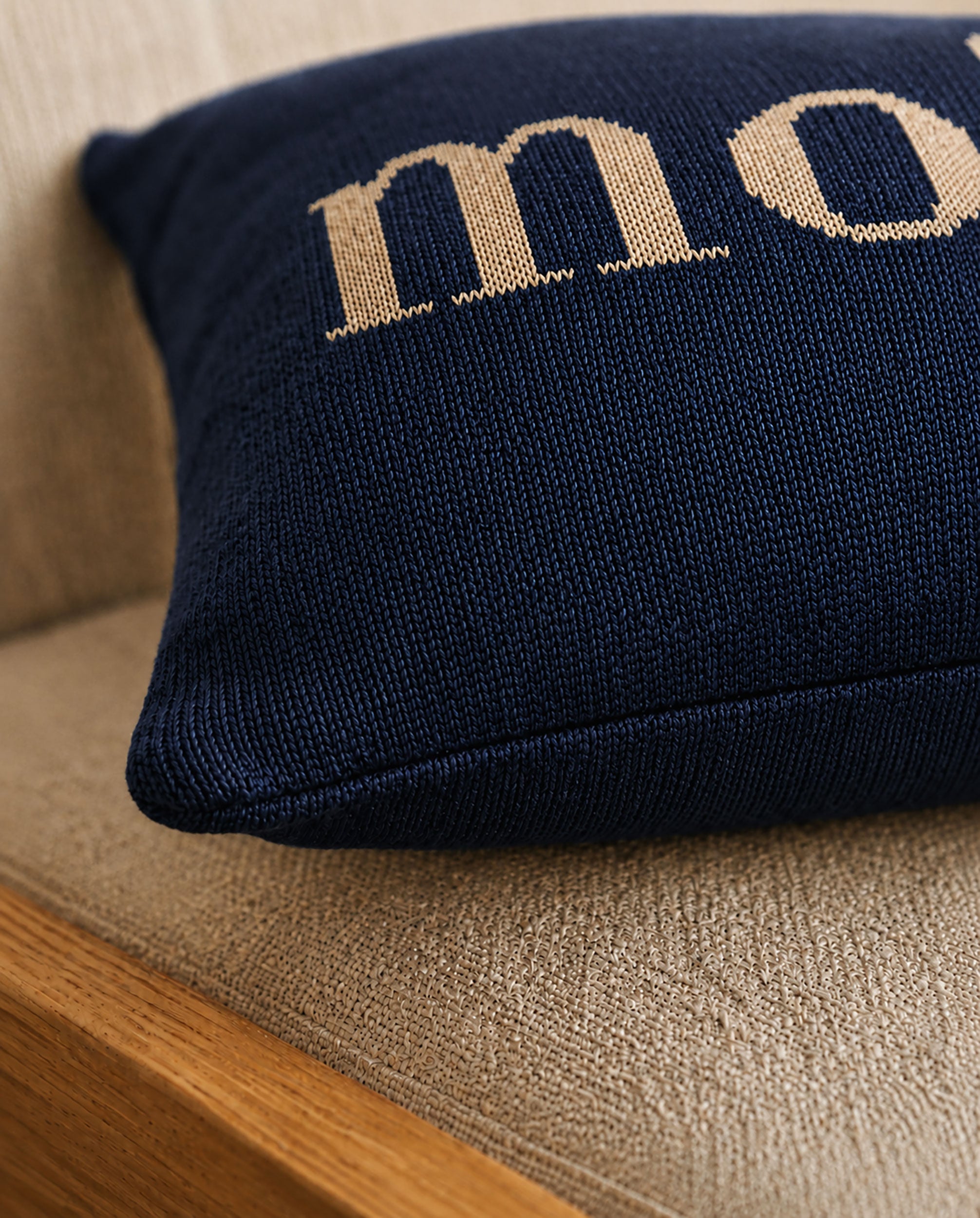 Dekokissen „Moin“ in Navy - nordische Gemütlichkeit