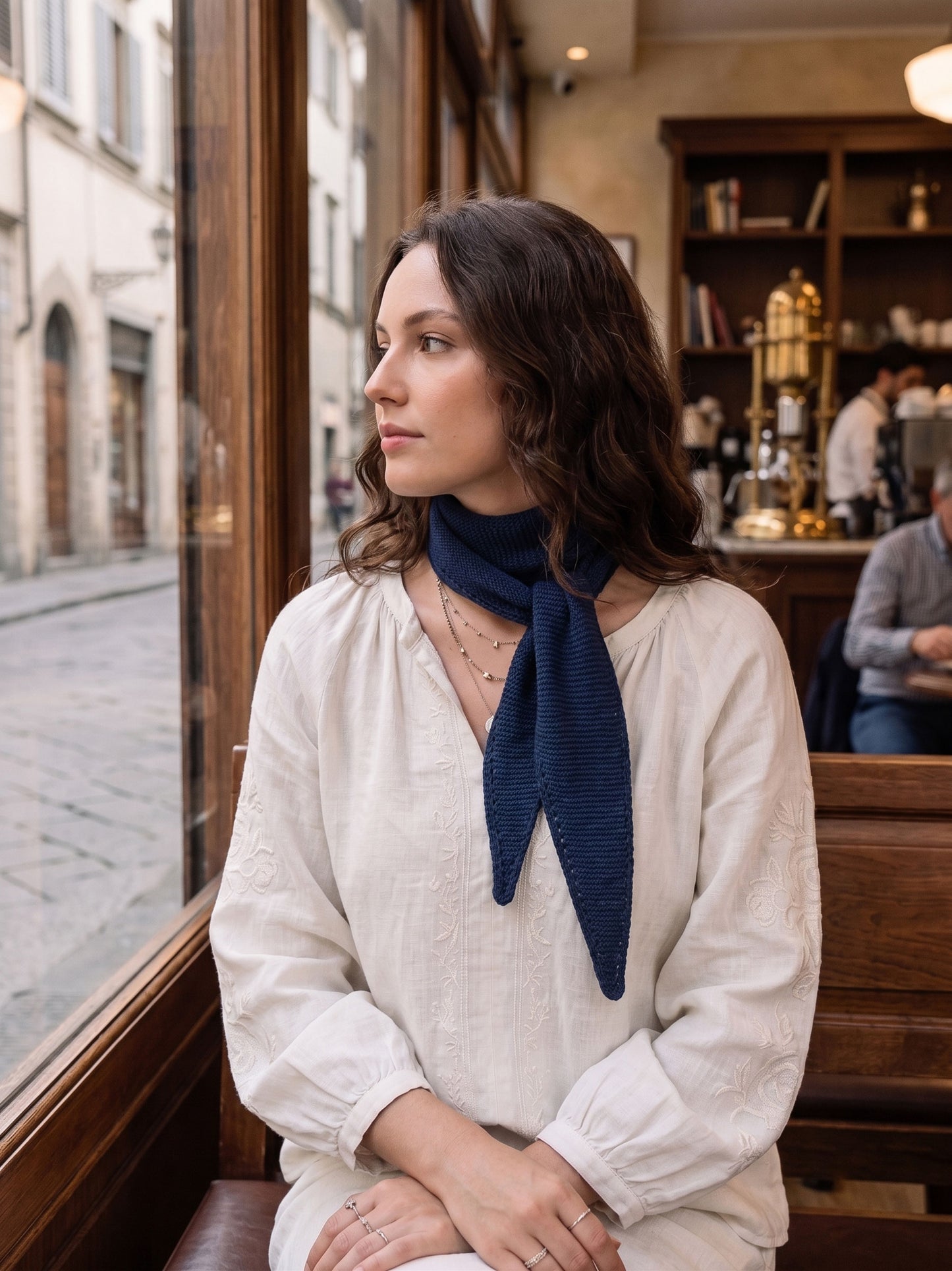 Sophie Scarf Navyblau - Klassisches Statement